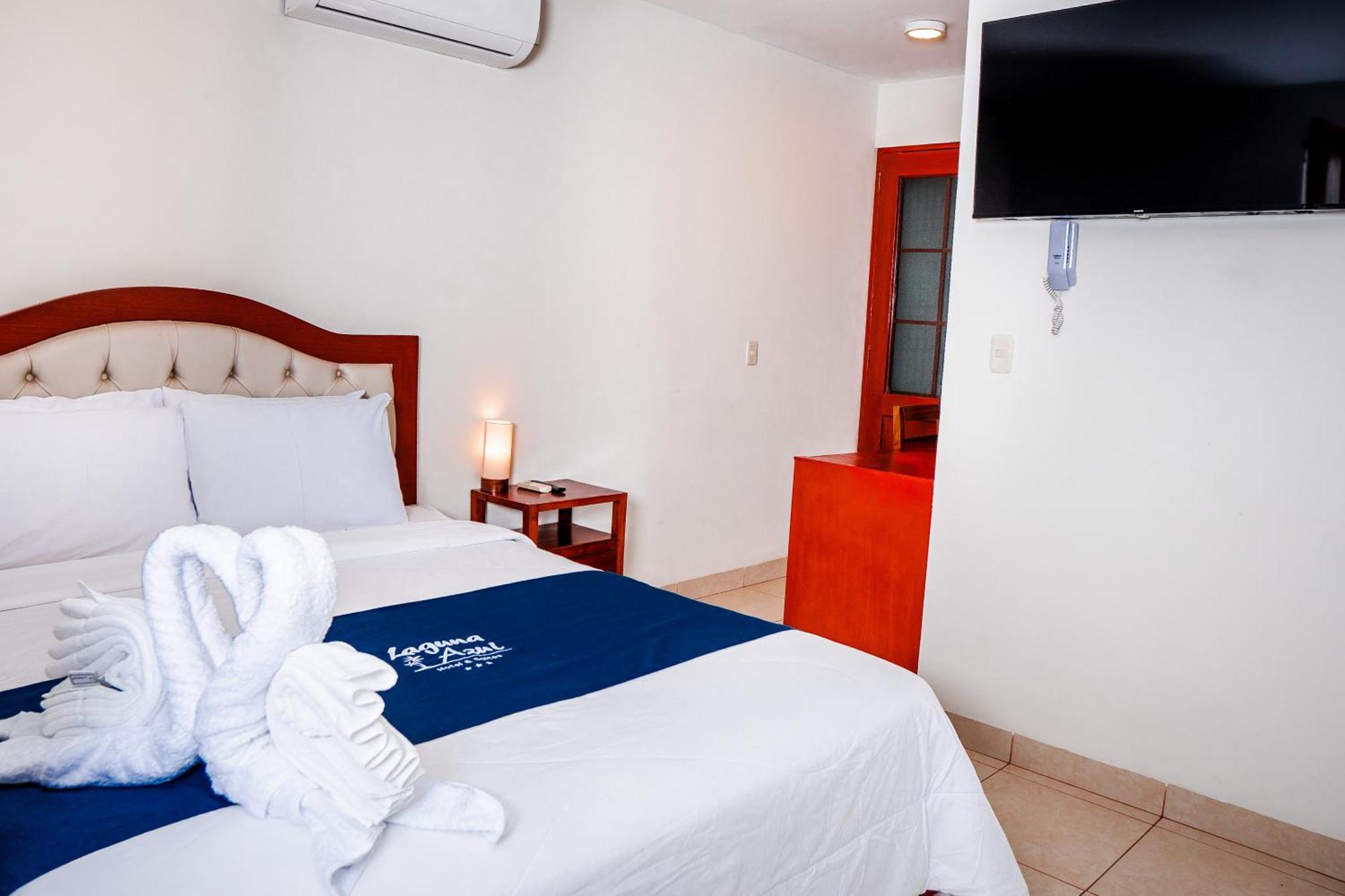 Hotel Laguna Azul &