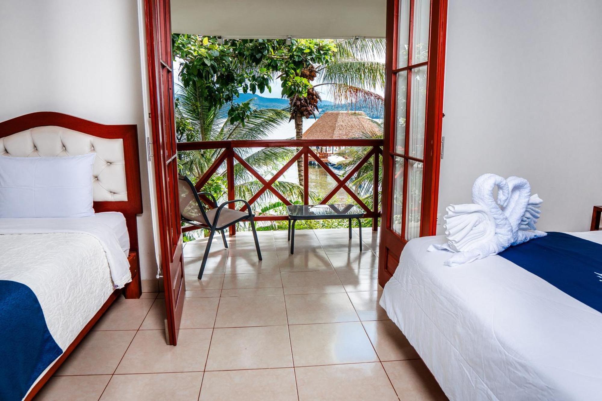 Laguna Azul & 3*